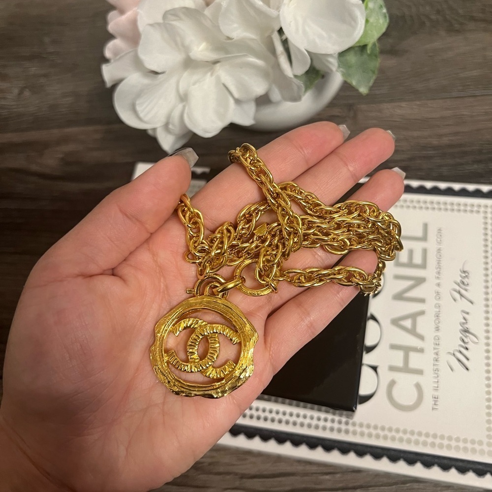 CHANEL Vintage Gold CC Multistrand Bracelet - Picture 3 of 7